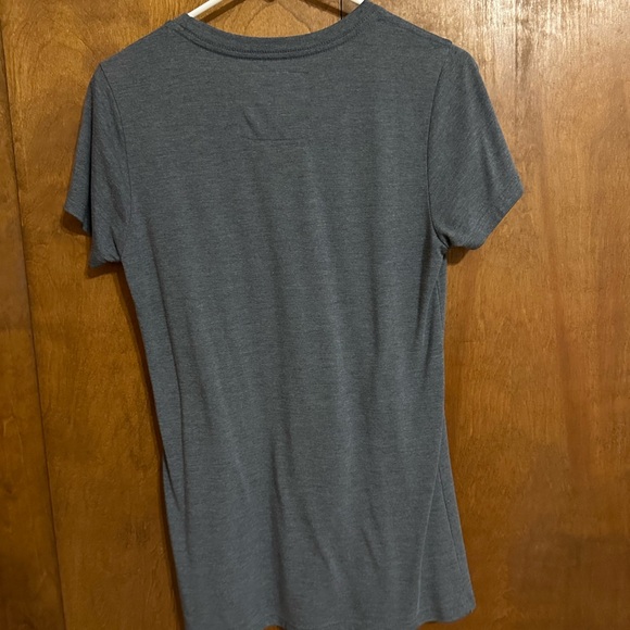 Cariloha Women’s Gray Shirt - Picture 4 of 4